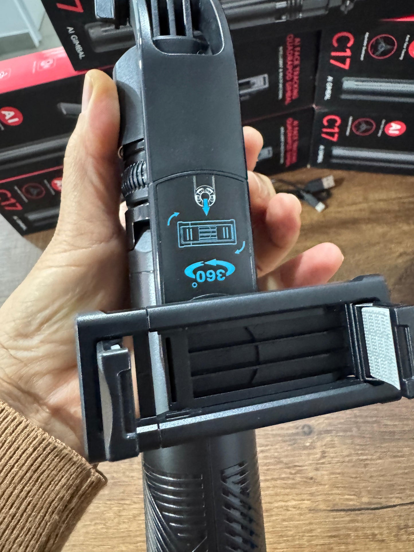 TRIPODE C17 CON SENSOR DE MOVIMIENTO